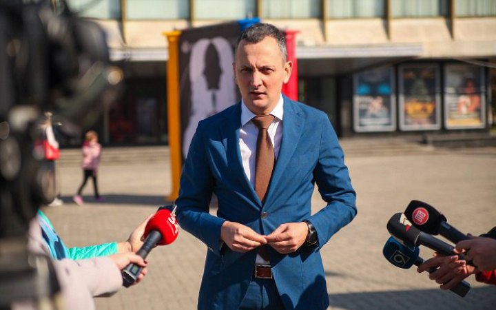 Популярный в медиа консультант президентской программы 